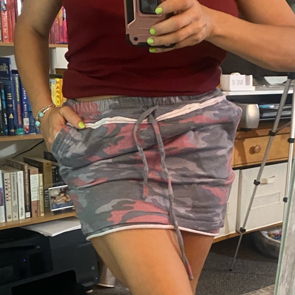 adorable CAMO mini skirt, mauve/gray/violet, NEW! - Picture 15 of 15